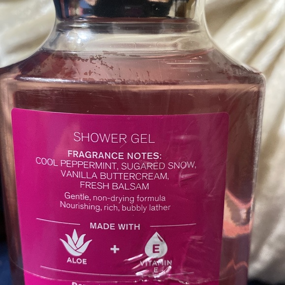 BATH & BODY WORKS SET. . . TWISTED PEPPERMINT SCENT - Picture 6 of 6